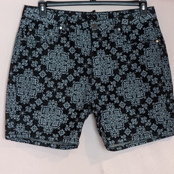 Boohoo Other - Boohoo Man Gray and Black Bandana Print Slim Fit Denim Shorts